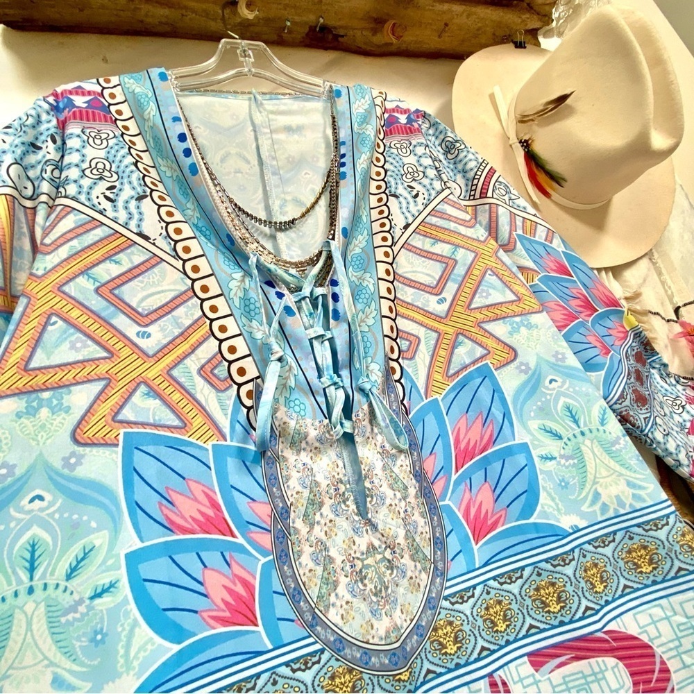 Striking boho tunic / mini dress w resort vacay vibe